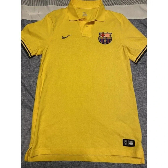 NIKE FCB BARCELONA YELLOWPOLO - MENS SMALL- PERFECT CONDITION- NEW NO TAG - Picture 1 of 10